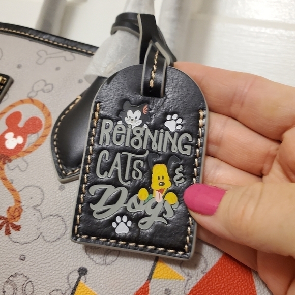 NWT Disney Dooney & Bourke "Reigning Dogs" Large Tote, Authentic, Collectors - Picture 5 of 12